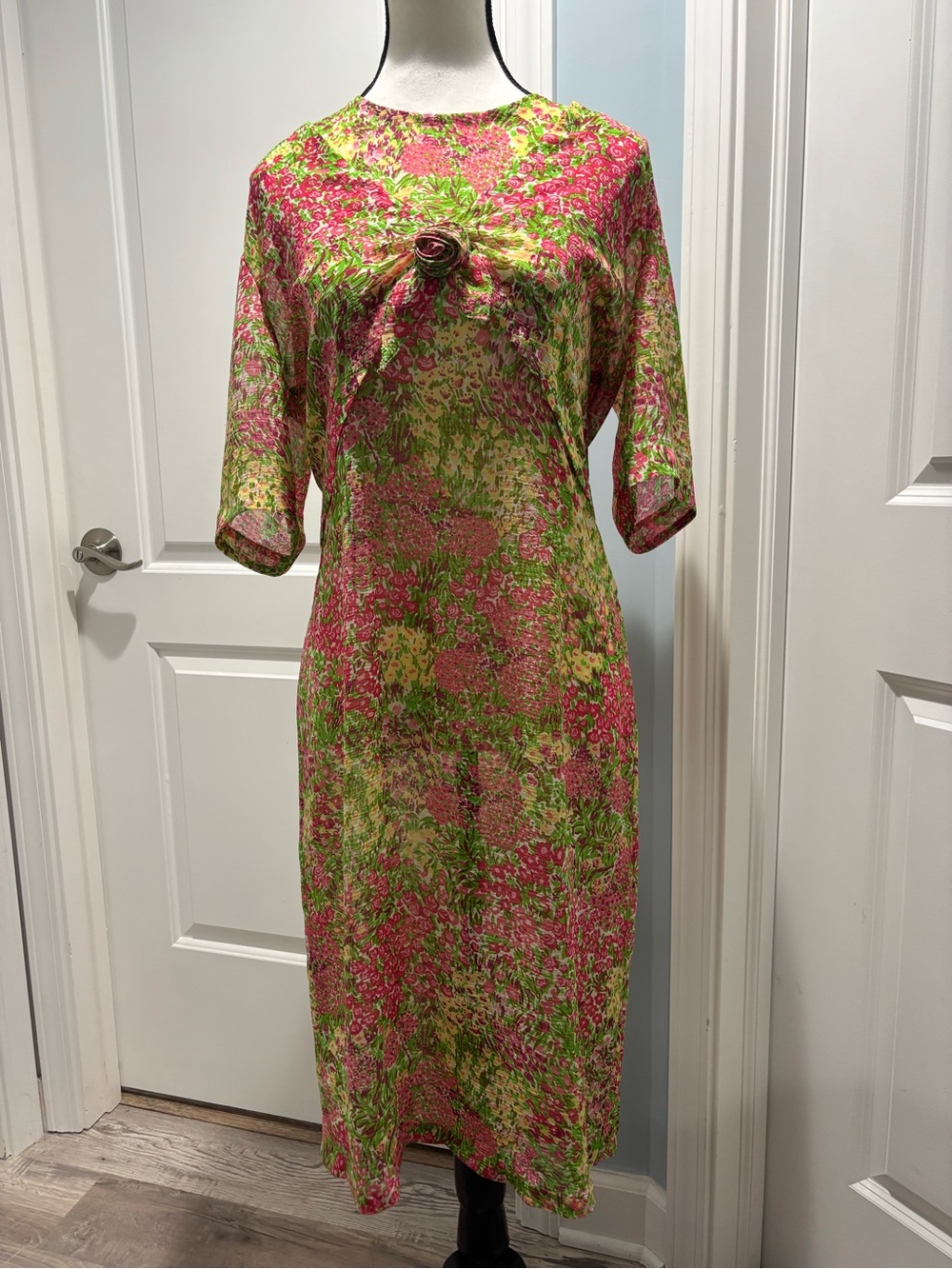 Vintage Floral Sheath Dress in Pink & Green